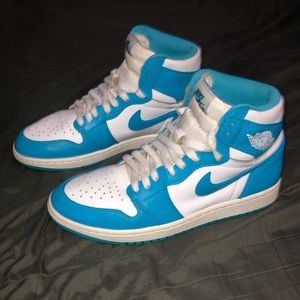 Air Jordan 1 Retro UNC